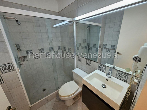 Estupendo Y Amplio Apartamento En Alquiler Con Inmejorable Ubicación La Tahona