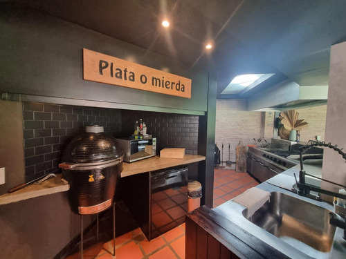 Casa De 6 Ambientes En Venta Con Cochera En Las Lomas De San Isidro