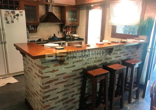 D. Esteche Realty