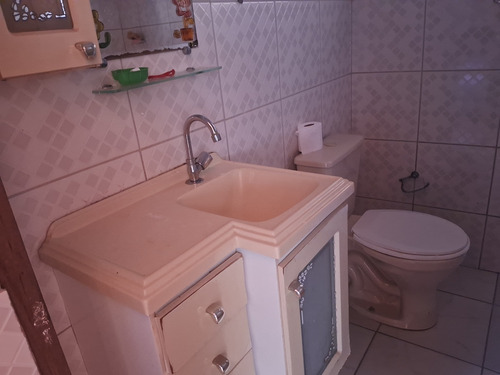 Casa Com 2 Dormitórios E Quintal Grande Na Praia