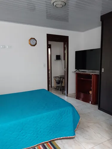 Linda Casa Dúplex Con Vista A Las Montañas Mientras Te Tomas Un Rico Café.