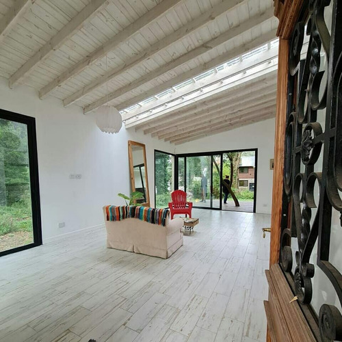 Venta Casa En Bosque Peralta Ramos De 3 Ambientes.