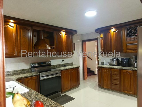 Casa Duplex En Venta Remodelada Con Espacio De Jardín Semi Amoblada Los Castores San Antonio De Los Altos Negociable