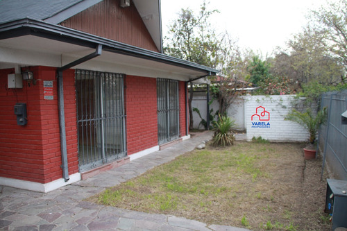 Casa En Excelente Ubicación Con Piscina