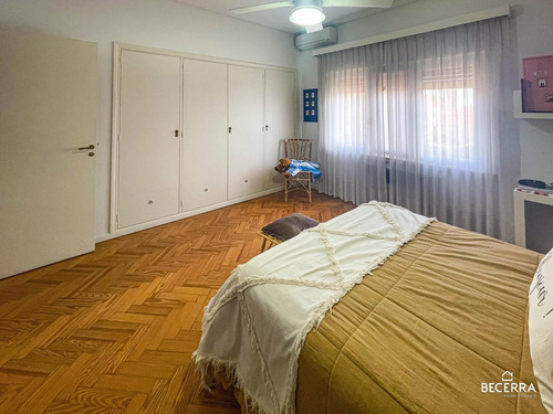 Imponente Chalet De Estilo Clásico En Parque Johnston - Venta En Hurlingham