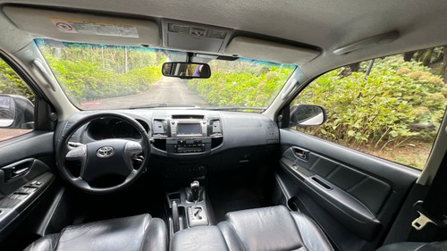 Toyota Hilux SW4 3.0 SRV 4X4 7 LUGARES 16V TURBO INTERCOOLER DIESEL 4P AUTOMÁTICO
