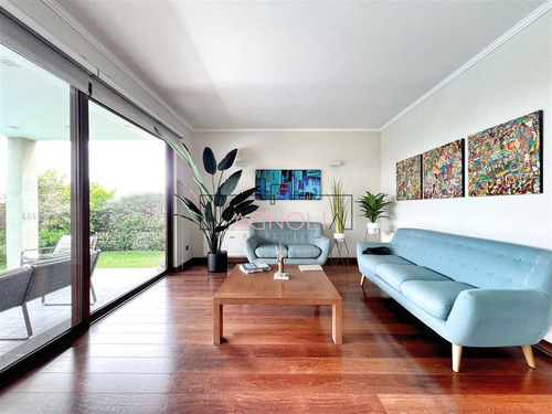 Casa En Venta De 5 Dorm. En Las Condes