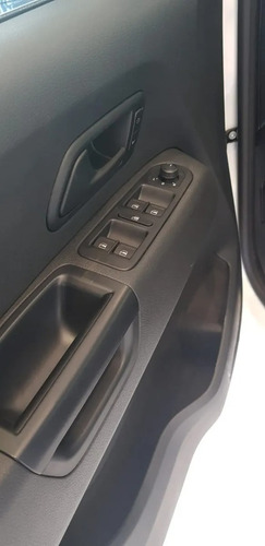 Imagen 8 de 15 de Volkswagen Amarok Trendline 4x2 2022 Mh