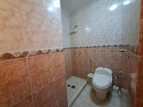 Vendo Apartamento Moderno, Amoblado En Plena Av. Caracas, El Limon 24-28983 More