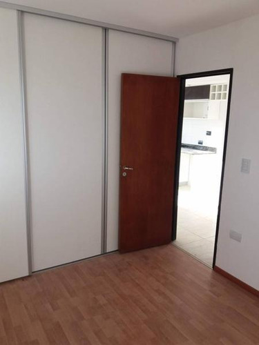 Imagen 11 de 20 de Departamento De 1 Dormitorio Con Cochera Y Balcón. Vista Al Río