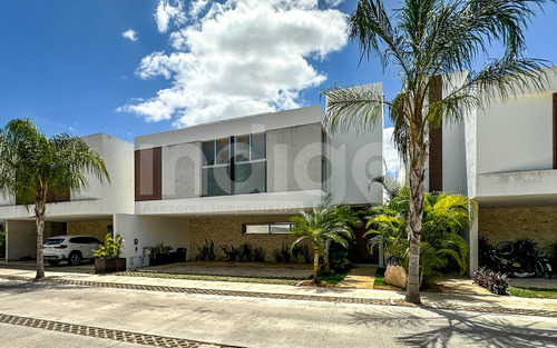 Casa En Venta En Mérida En Privada El Origen, Xcanatún