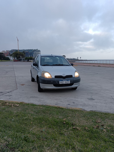 Oportunidad! Toyota Yaris 5 Puertas 2000