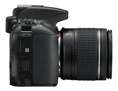 Nikon Kit D5600 + lente 18-140mm VR DSLR color negro