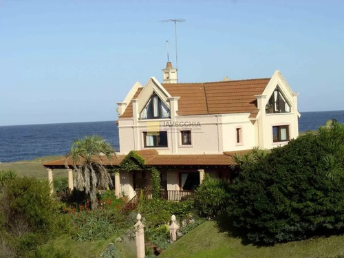 Venta De Casa De 5 Dormitorios En Las Grutas Frente Al Mar 