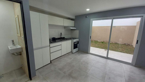Duplex 2 Amb. Amplio Con Cochera Y Patio