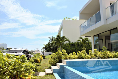 Casa En Venta En Cancun Puerto Cancun Zona Hotelera B-hcs3570