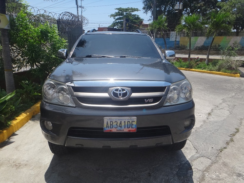 Imagen 2 de 12 de Toyota Fortuner Tailandesa Automtica 4x4