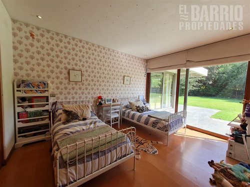 Casa En Venta De 4 Dorm. En Chicureo Poniente