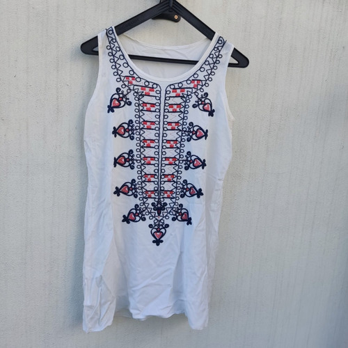 Remera Musuculosa Blanca Con Bordado Azul Y Rojo Algodon