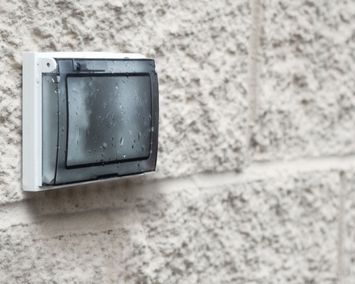 Imagen 3 de 5 de Tapa Y Bastidor P /intemperie Con 1 Toma Ip55 Cambre Por E631