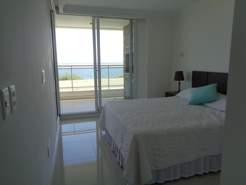 Imagen 5 de 9 de Apto, Vista Al Mar, 3 Dormitorios, Con Servicios - Playa Mansa