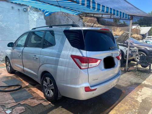 Imagen 2 de 11 de Ssangyong Stavic 4x4 Automático Full
