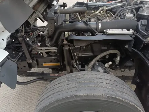 Como Nueva Chevrolet Nqr 2023 Furgon Carga Seca Con 30.000km