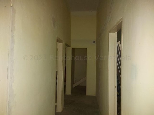 Imagen 8 de 10 de Tibizay Diaz Vende Casa Comercial En Chuao #22-29168