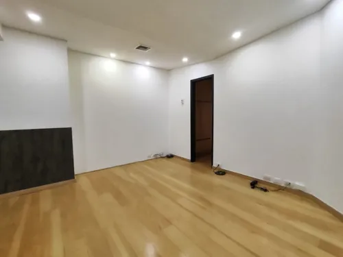 Oficina En Arriendo/venta En El Poblado. Cod V16906
