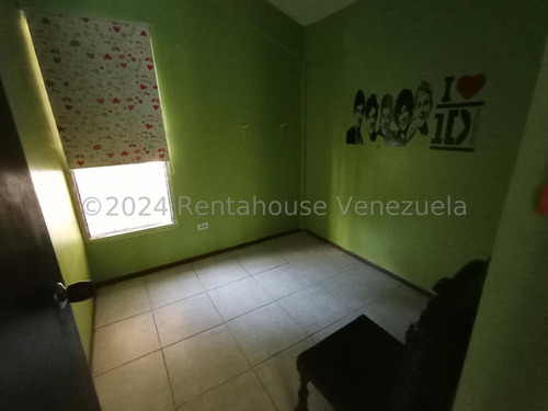 En Venta Hermosa Casa Con Anexo Y Amplio Jardín En Santa Paula