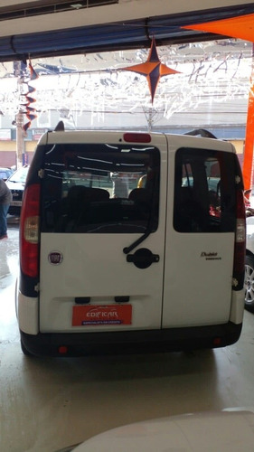 Imagem 7 de 10 de Fiat Doblo 2015 1.8 16v Essence Flex 5p
