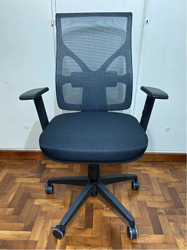 Imagen 10 de 12 de Silla Cool Oficina Con Apoya Cabeza Y Lumbar Base Negra