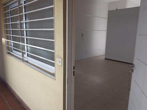 Imagen 2 de 9 de Oficina En Venta En Condominio Las Recovas, Pilar