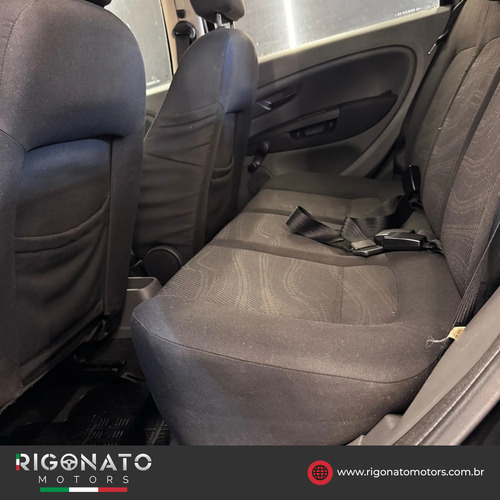 Fiat Punto 1.4 8V FLEX 4P MANUAL