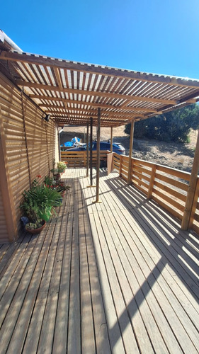 Amplio Terreno Con Acogerdora Cabaña Y Piscina