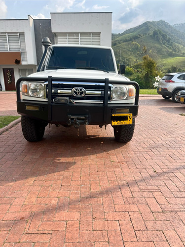 Toyota Land Cruiser Hzj76l  Mod 2009