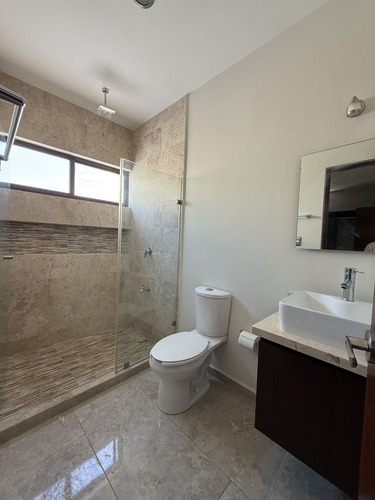 Casa De 4 Recámaras + Cuarto De Servicio, En Residencial Parque Natura En Cholul