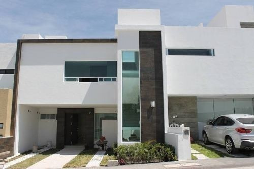 Hermosa Casa En Venta En Fraccionamiento Privado En Milenio