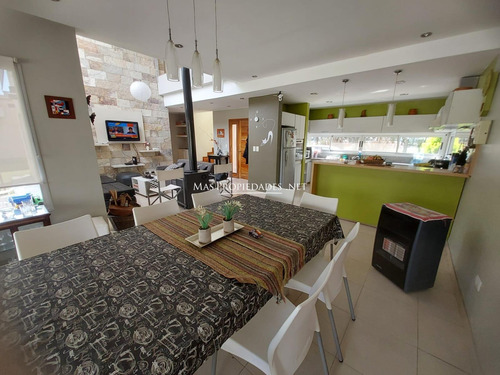 Casa En Alquiler Anual En Barrio Malibu Canning