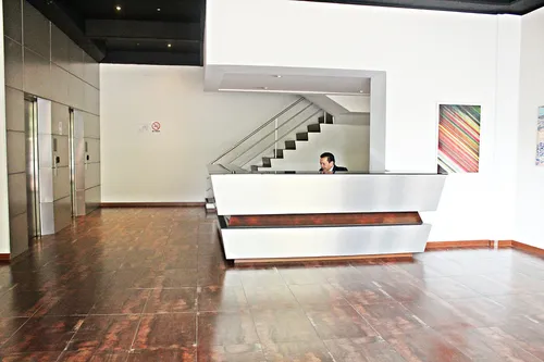 Oficina En Arriendo En Los Rosales. Cod A1105075
