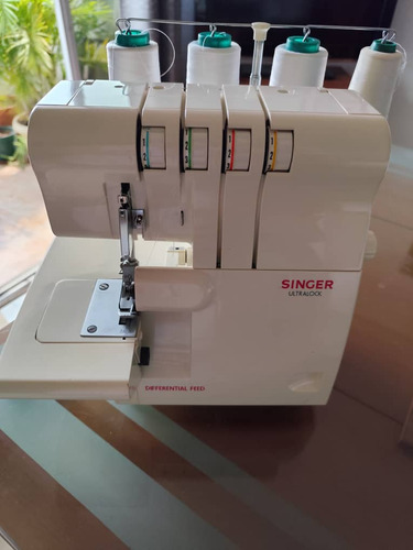 Máquina Coser Marca Singer Ultralock