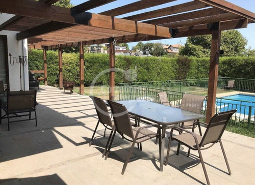 Venta Casa En Concón, 5 Dormitorios, Cercana A Colegios