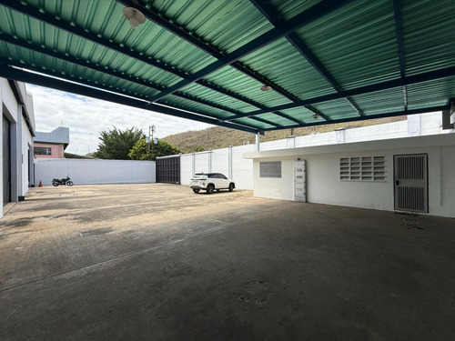 Josseyris Jimenez Vende Galpon En San Diego