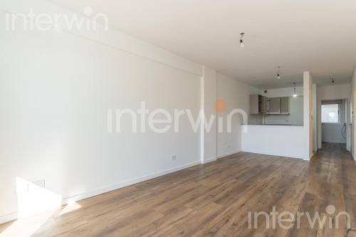 Departamento - 2 Ambientes Con Balcón Y Cochera - Colegiales - Venta