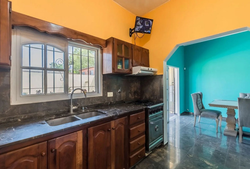 Casa Venta Con Pileta En Tristán Suárez