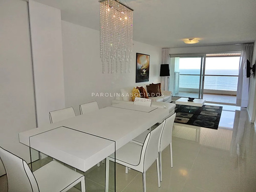 Apartamento En Venta De 3 Dormitorios Con Vista Al Mar En Icon Tower, Punta Del Este