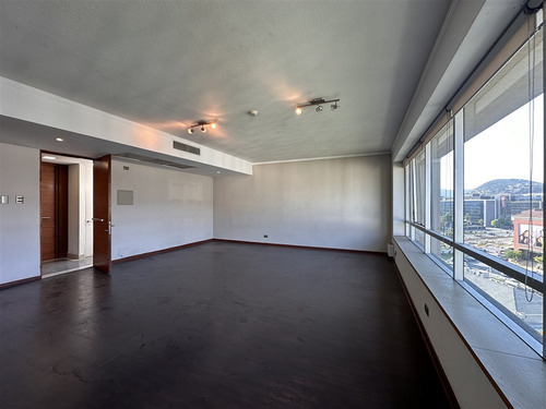 Oficina En Arriendo 50m2 Con 1 Estac. La Dehesa Central.