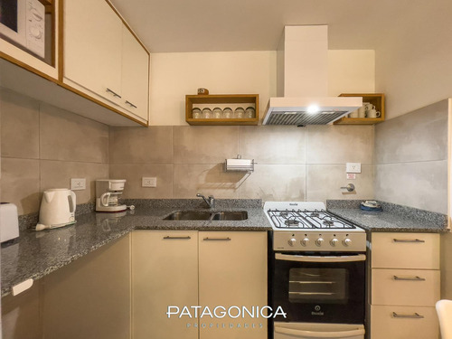 Venta Departamento Monoambiente 35 M² + Deck Privado, Amoblado Y Equipado, Con Cochera Y Baulera En Complejo Patagonia, Villa La Angostura