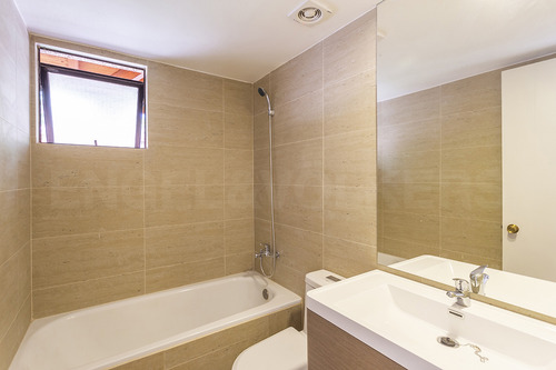 Casa En Venta - San Carlos De Apoquindo