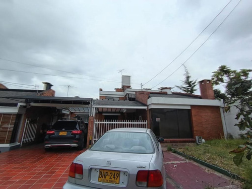 Casa En Venta En Bogotá Alhambra. Cod 12094